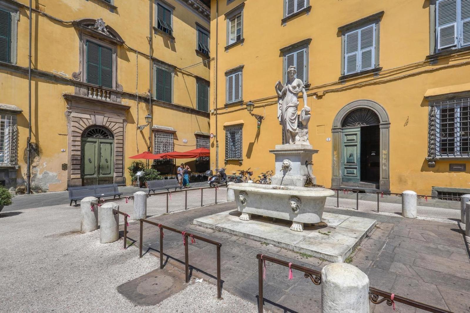 Lady Miranda Apartment Lucca Exterior photo